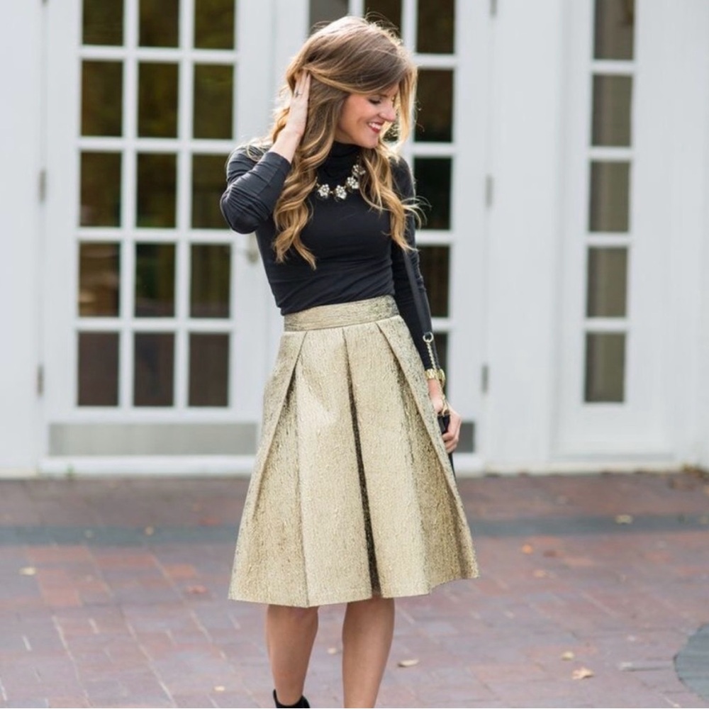 Lucky & Co. Shimmering Gold Skirt with Pockets!